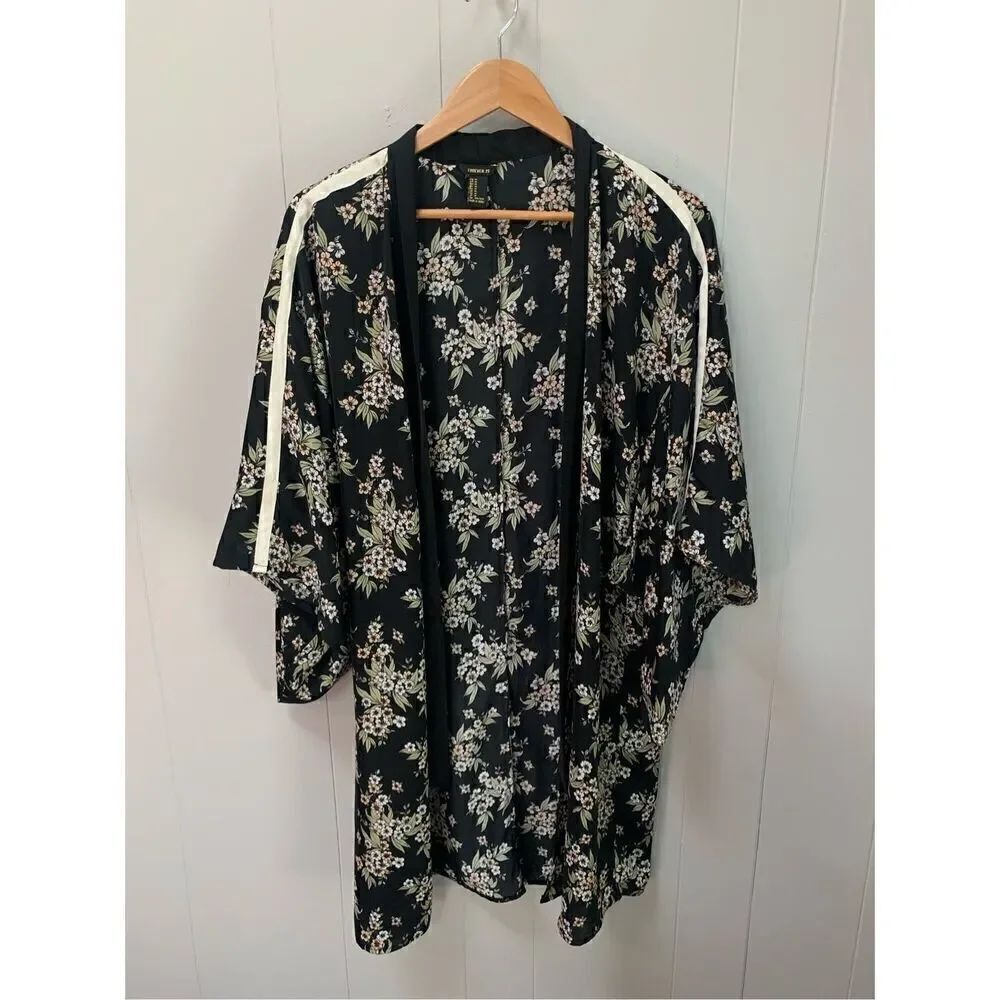 Forever 21 Women's Kimono Robe Black Floral Cherry Blossom Medium
